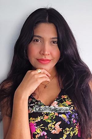 205713 - Stephanie Age: 36 - Colombia